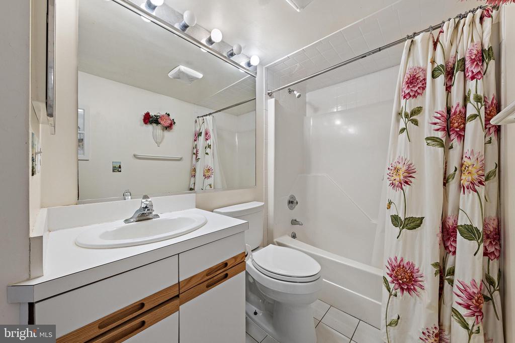 1001 OCEAN Unit: 1012