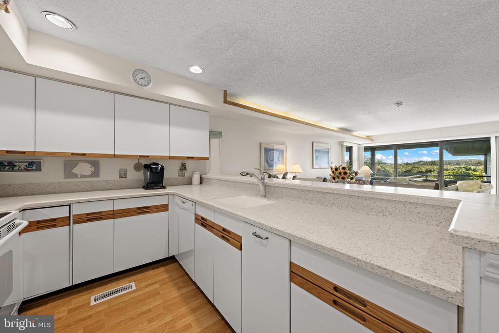 1001 OCEAN Unit: 1012