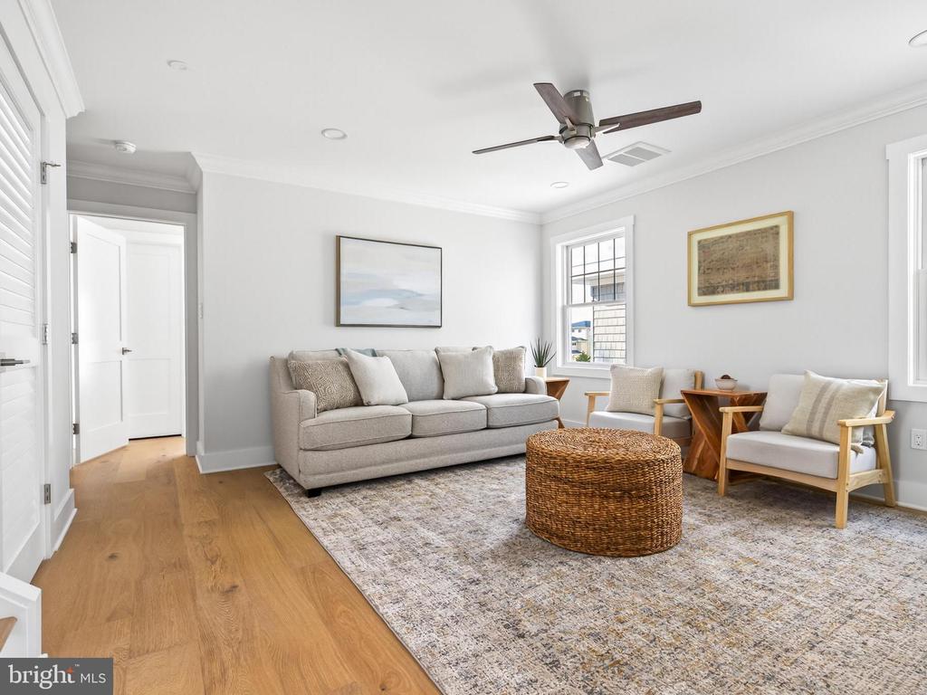 7 W COHASSET ROAD