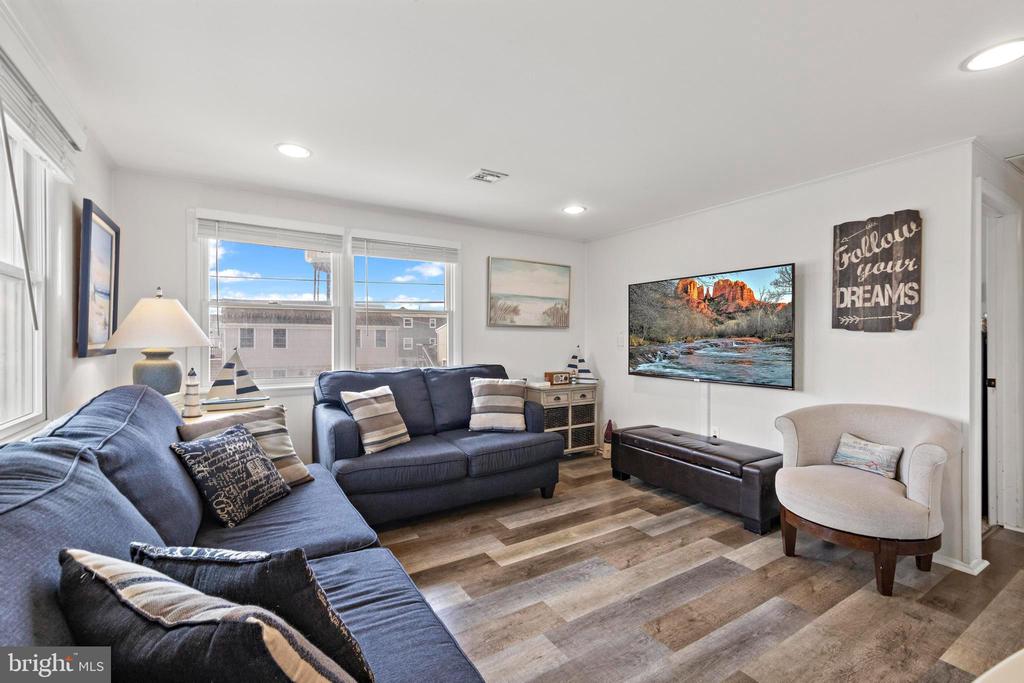 13 W JOAN ROAD Unit: 2