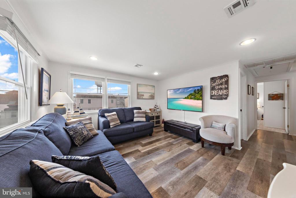 13 W JOAN ROAD Unit: 2