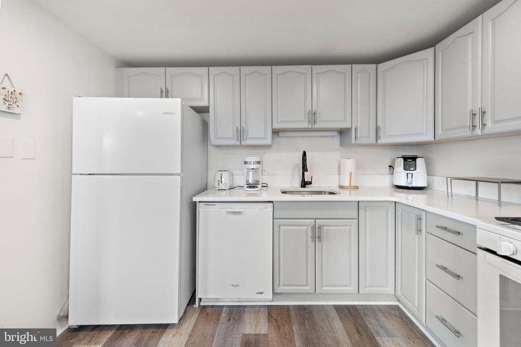 13 W JOAN ROAD Unit: 2