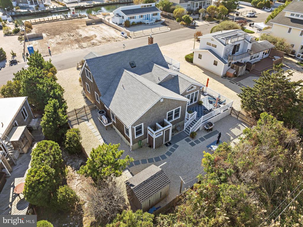 3 WARWICK AVENUE