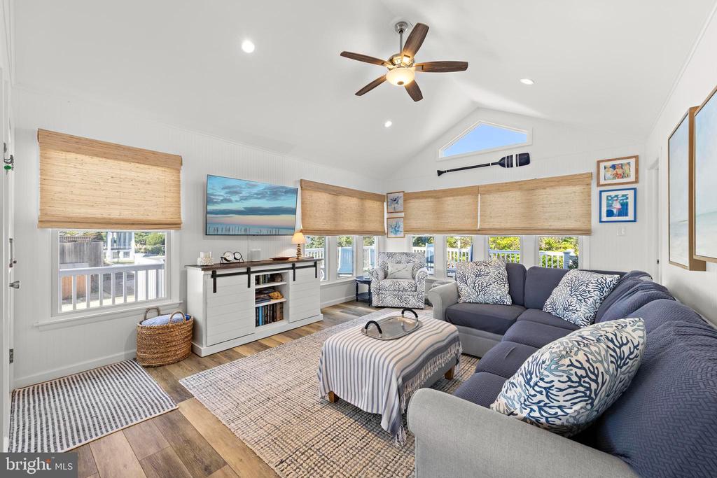 3 WARWICK AVENUE