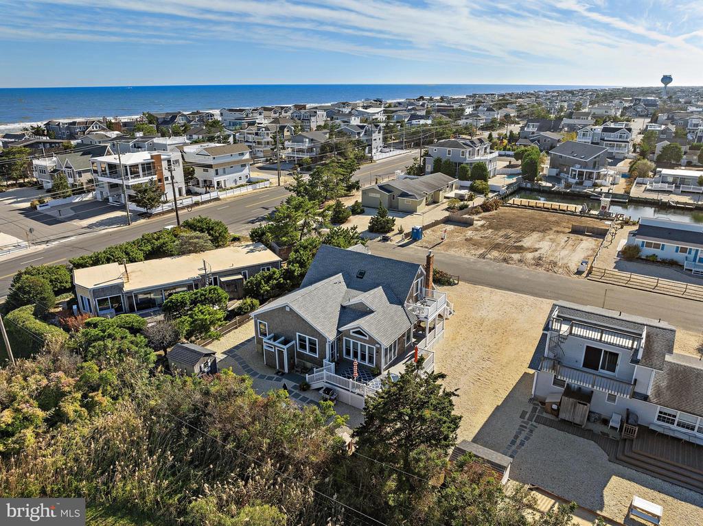 3 WARWICK AVENUE