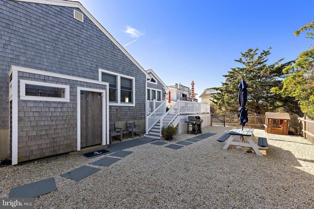 3 WARWICK AVENUE