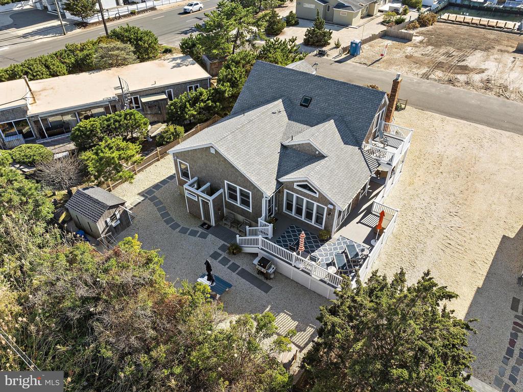 3 WARWICK AVENUE