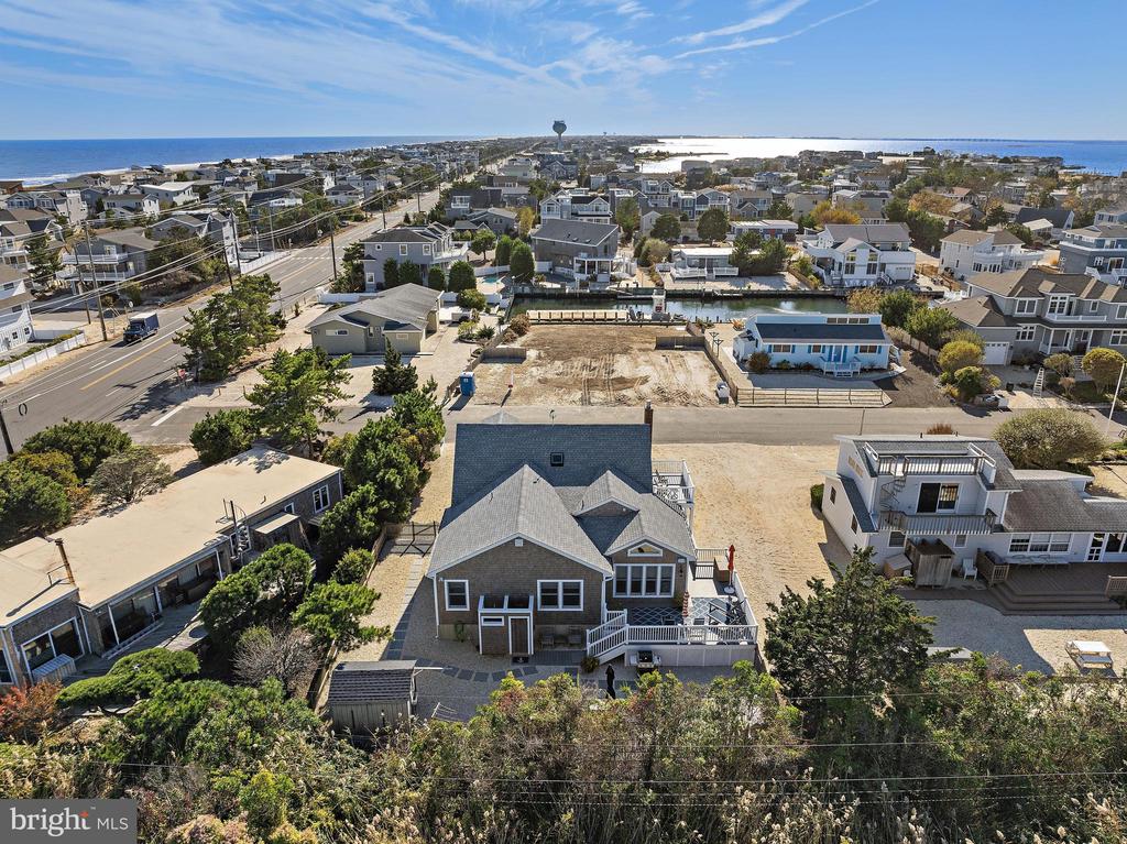 3 WARWICK AVENUE