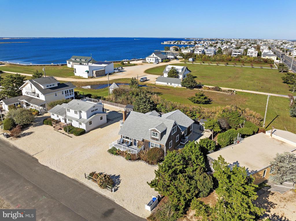 3 WARWICK AVENUE
