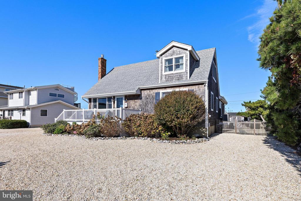 3 WARWICK AVENUE