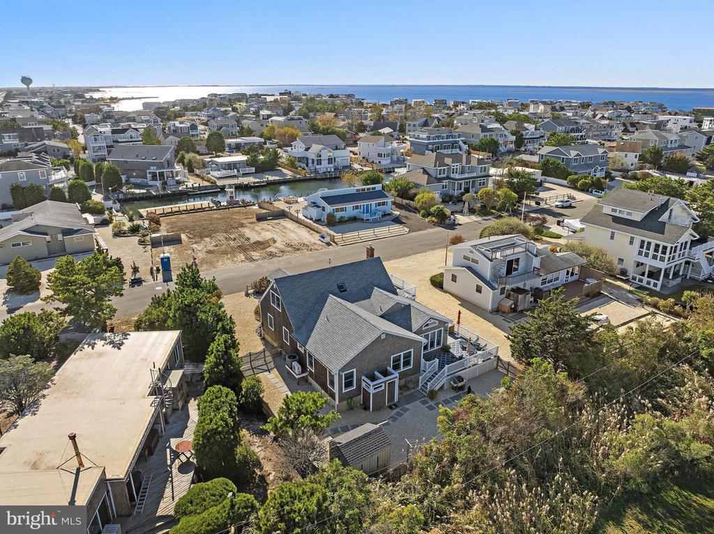 3 WARWICK AVENUE