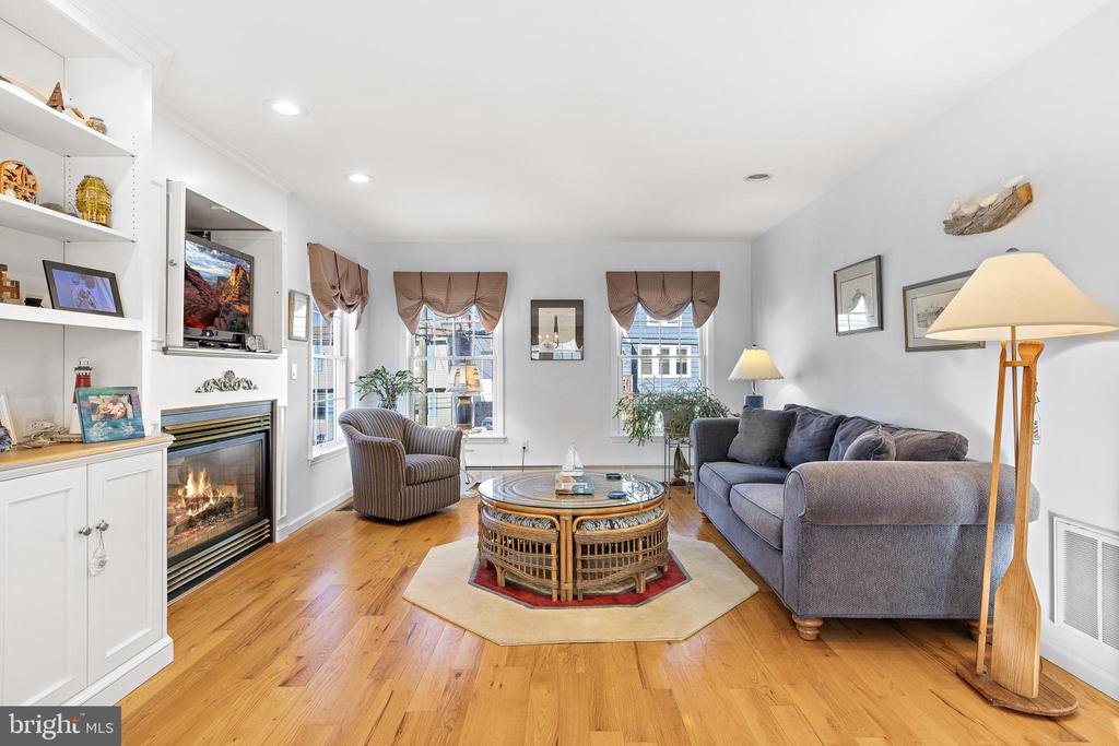 40 W MARYLAND AVENUE