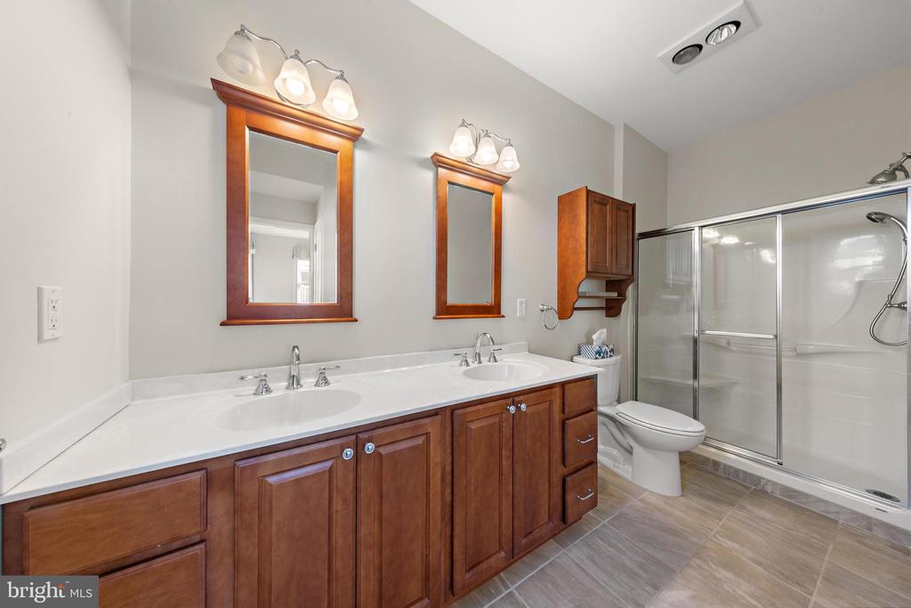9 W SUMNER AVENUE