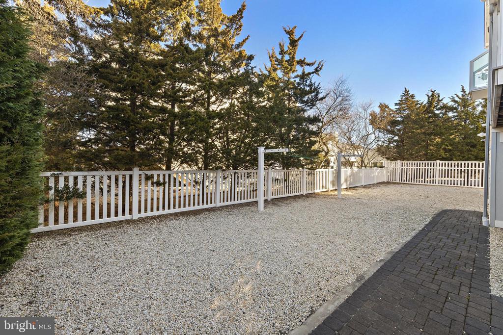 9 W SUMNER AVENUE