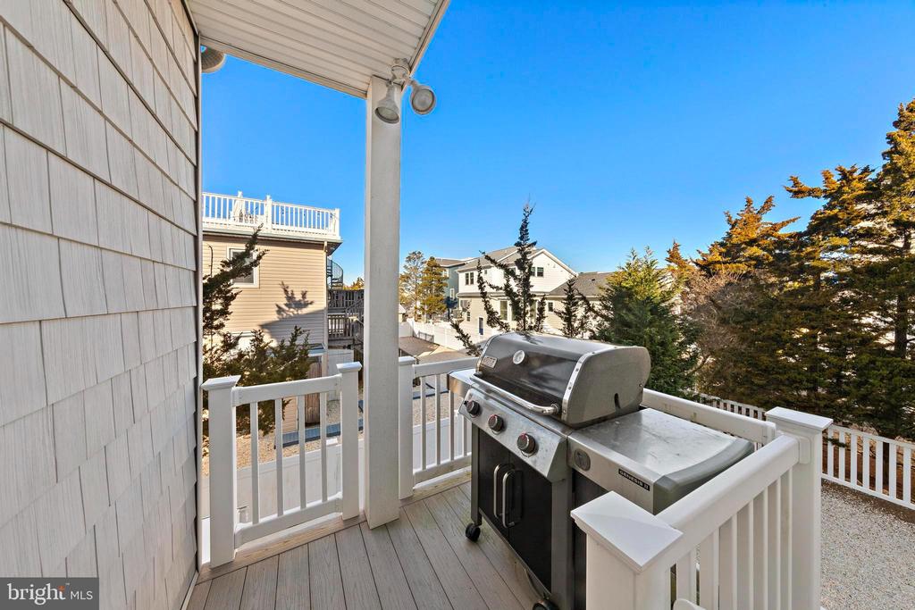 9 W SUMNER AVENUE