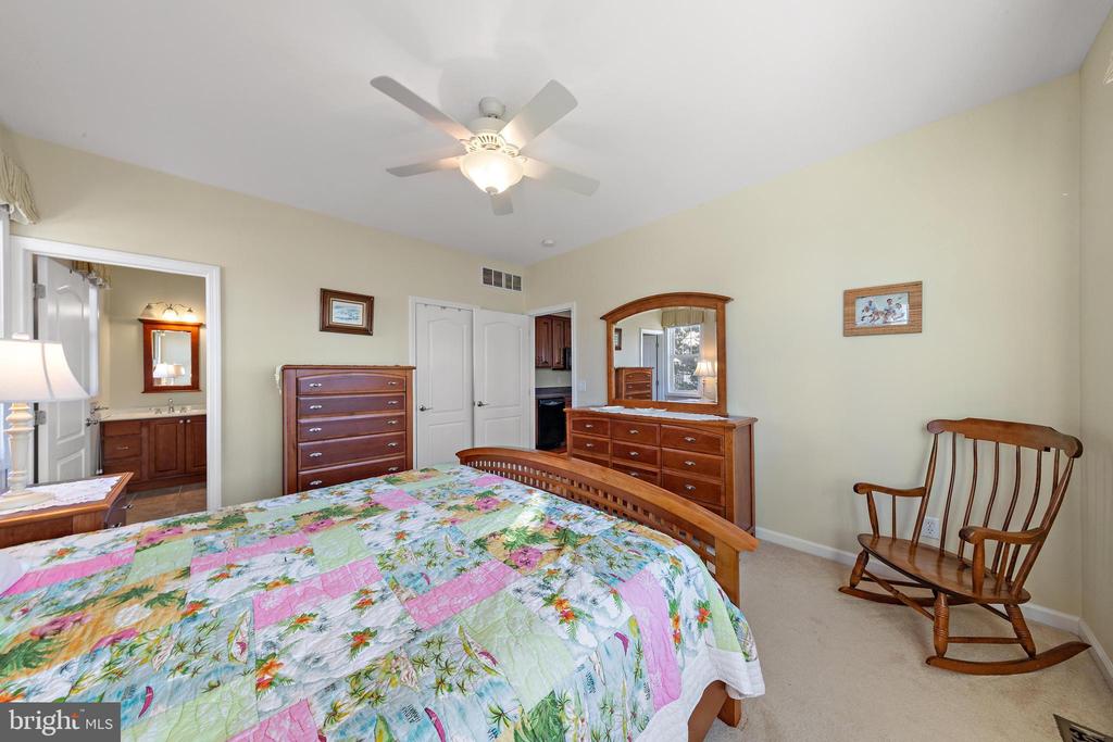 9 W SUMNER AVENUE