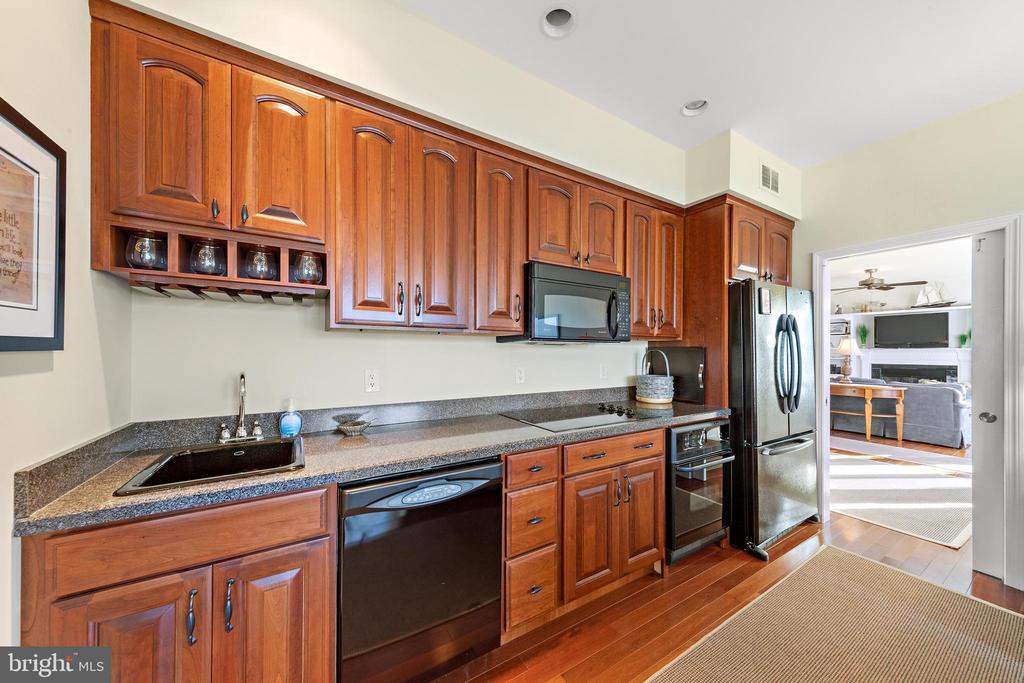9 W SUMNER AVENUE