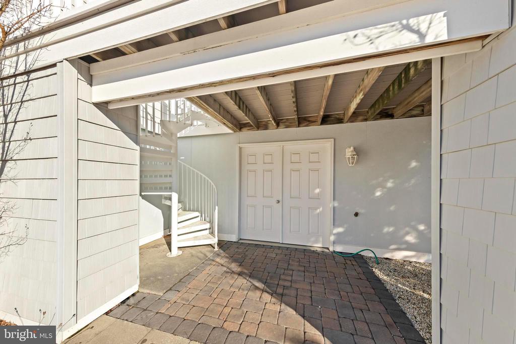 9 W SUMNER AVENUE