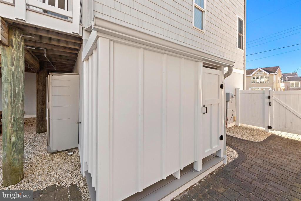9 W SUMNER AVENUE