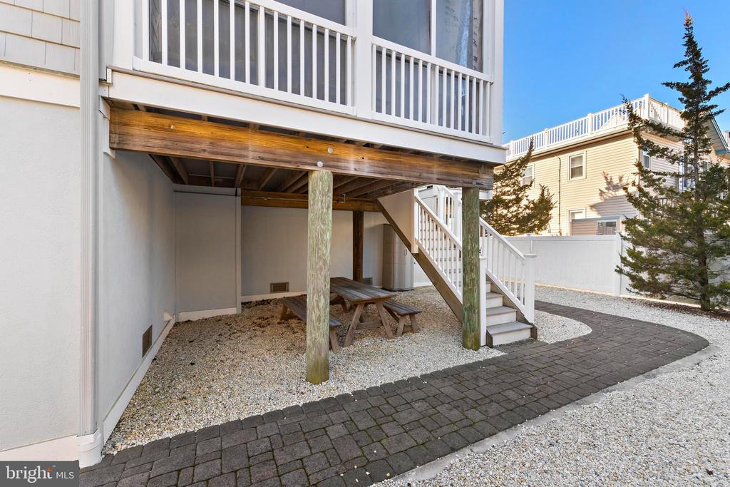 9 W SUMNER AVENUE