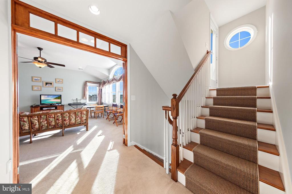 9 W SUMNER AVENUE