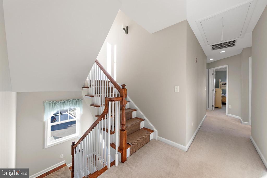 9 W SUMNER AVENUE