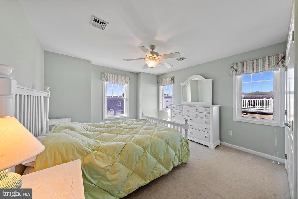 9 W SUMNER AVENUE