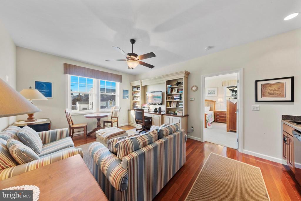 9 W SUMNER AVENUE