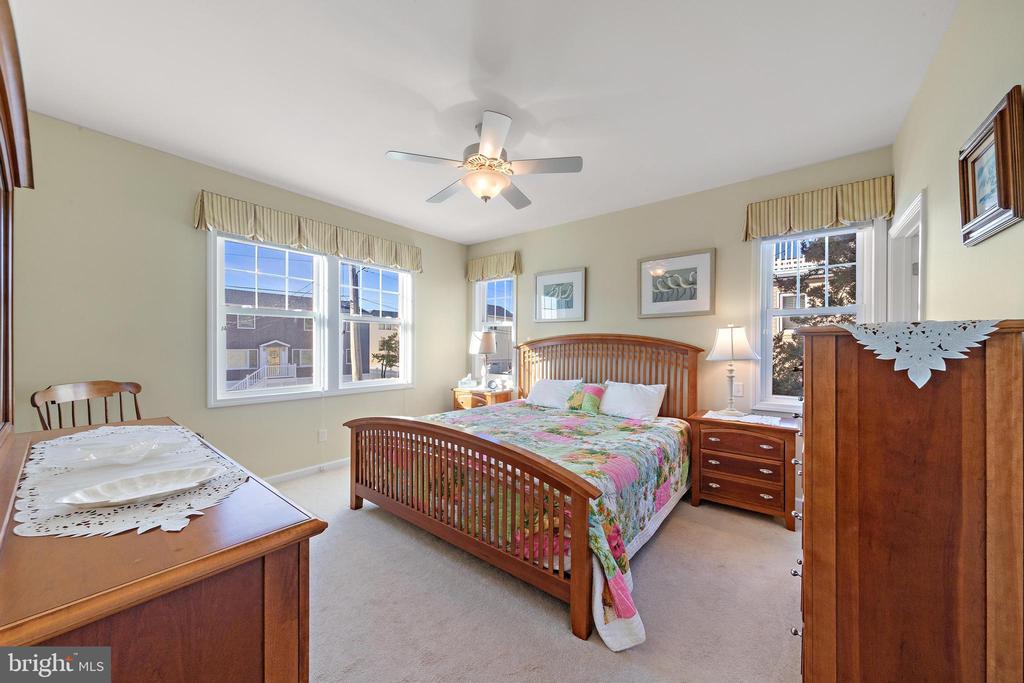 9 W SUMNER AVENUE