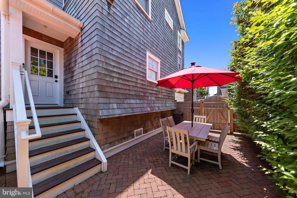 217 FAIRVIEW AVENUE
