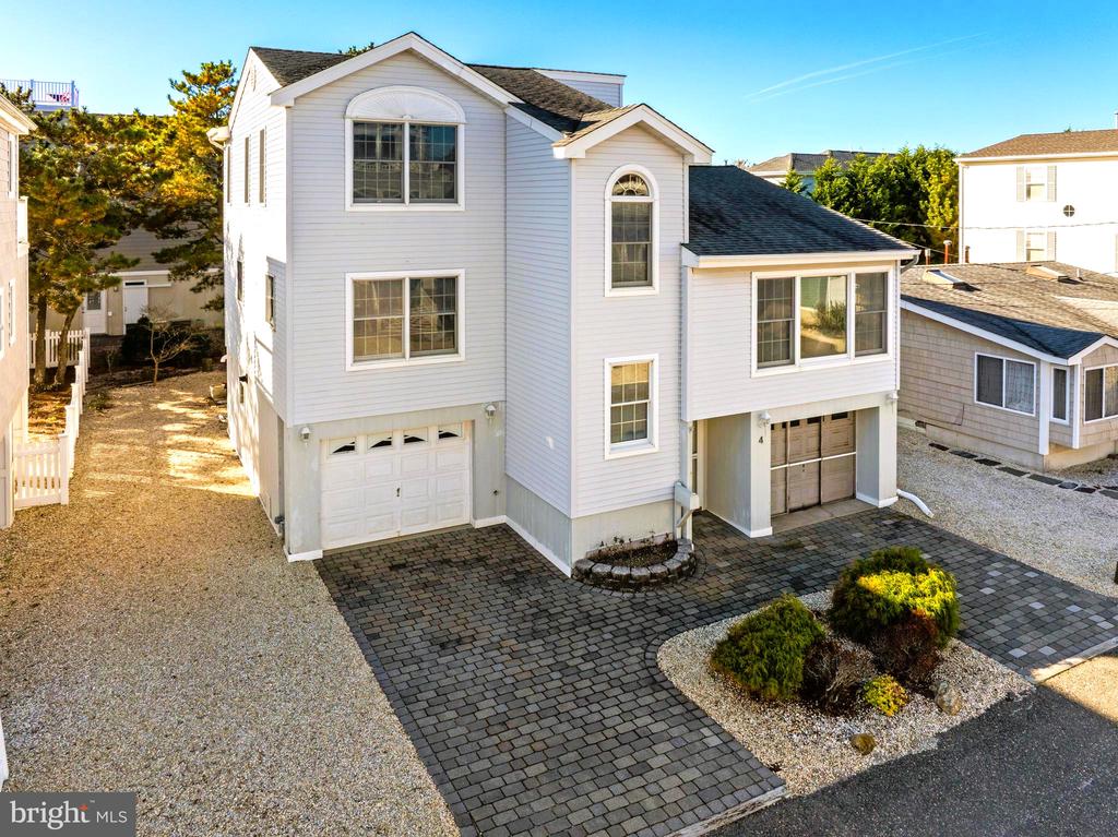 4 W JOSHUA AVENUE