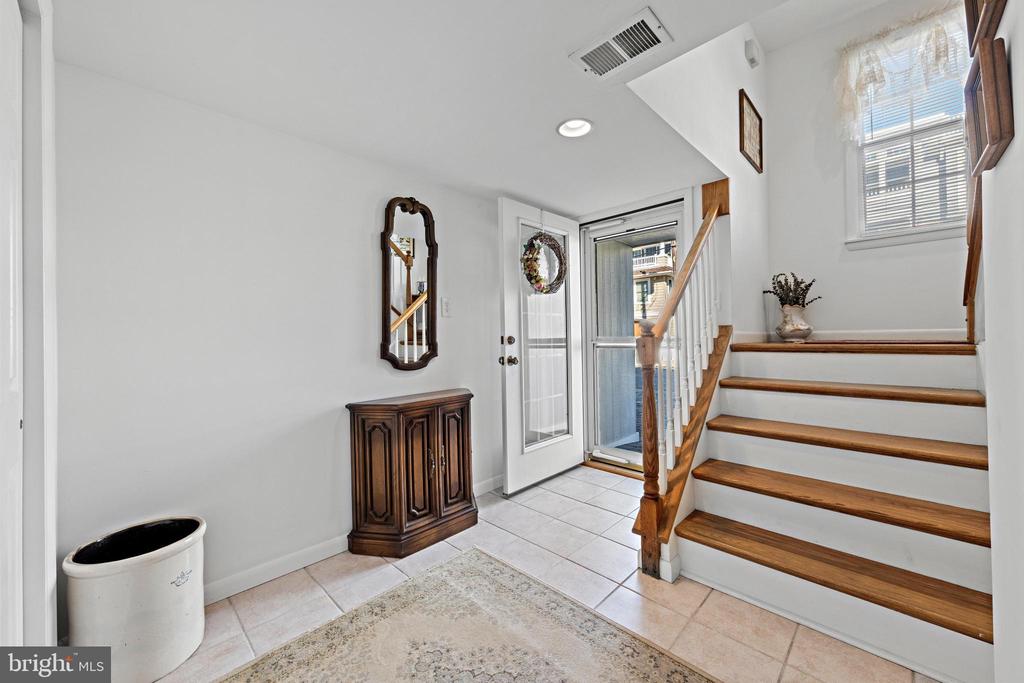 4 W JOSHUA AVENUE