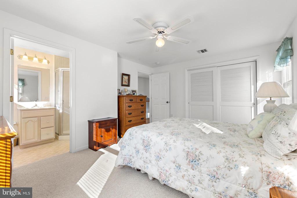 4 W JOSHUA AVENUE
