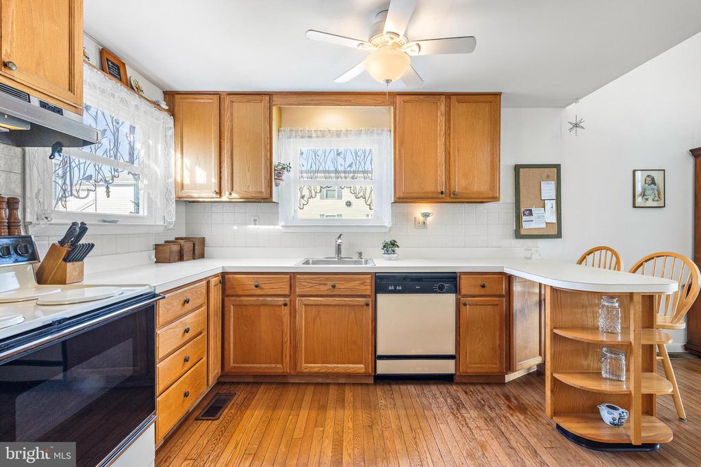 4 W JOSHUA AVENUE