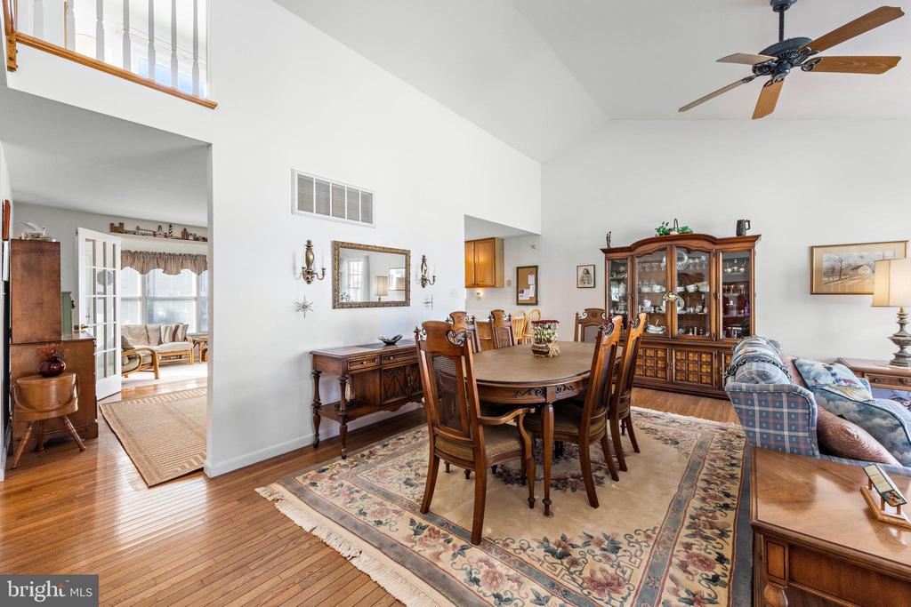 4 W JOSHUA AVENUE