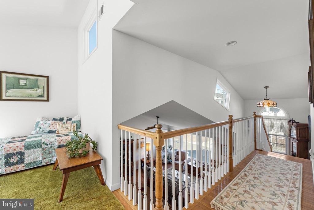4 W JOSHUA AVENUE