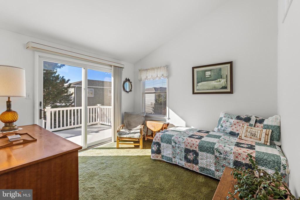 4 W JOSHUA AVENUE