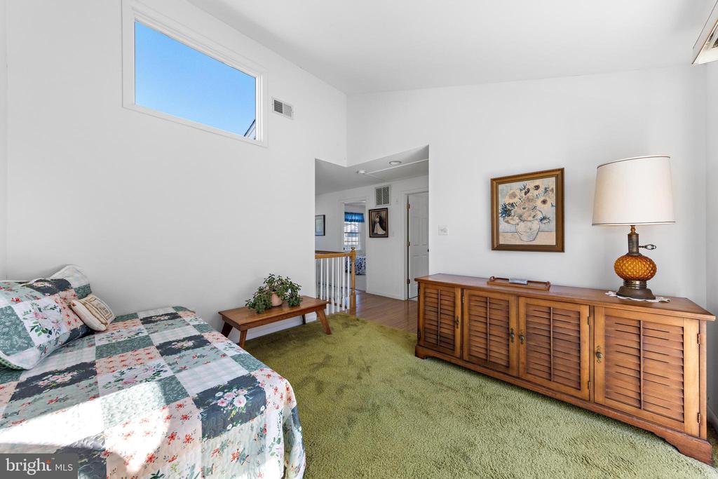 4 W JOSHUA AVENUE