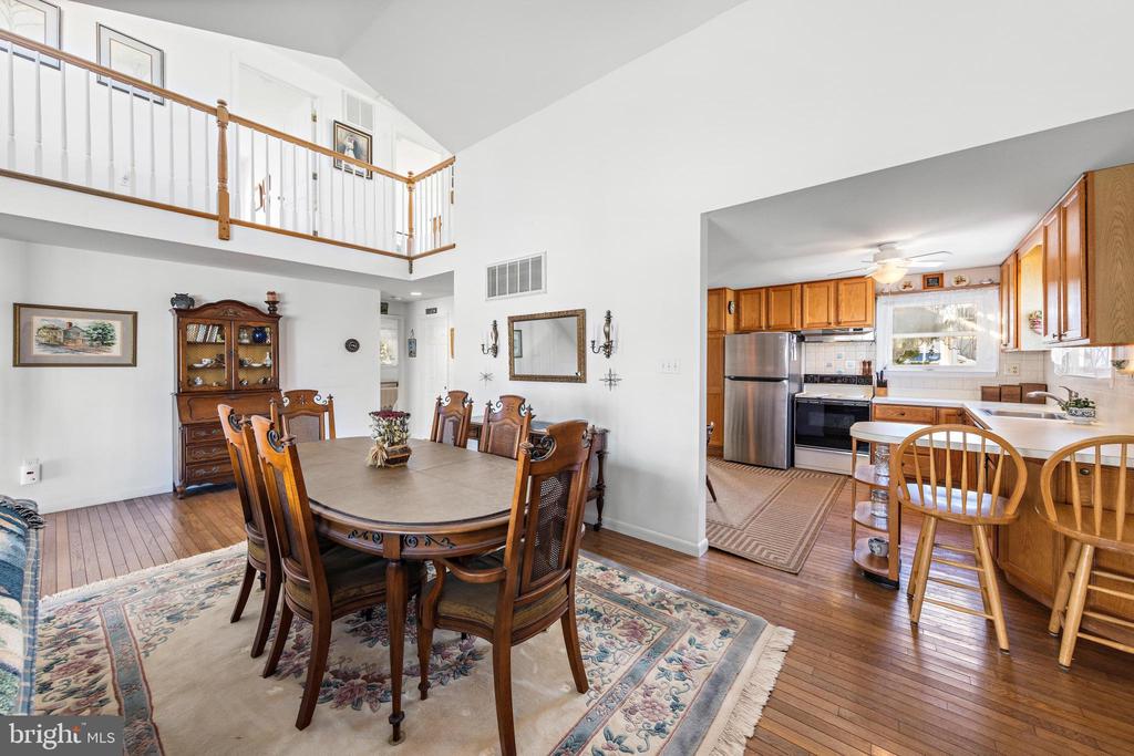 4 W JOSHUA AVENUE