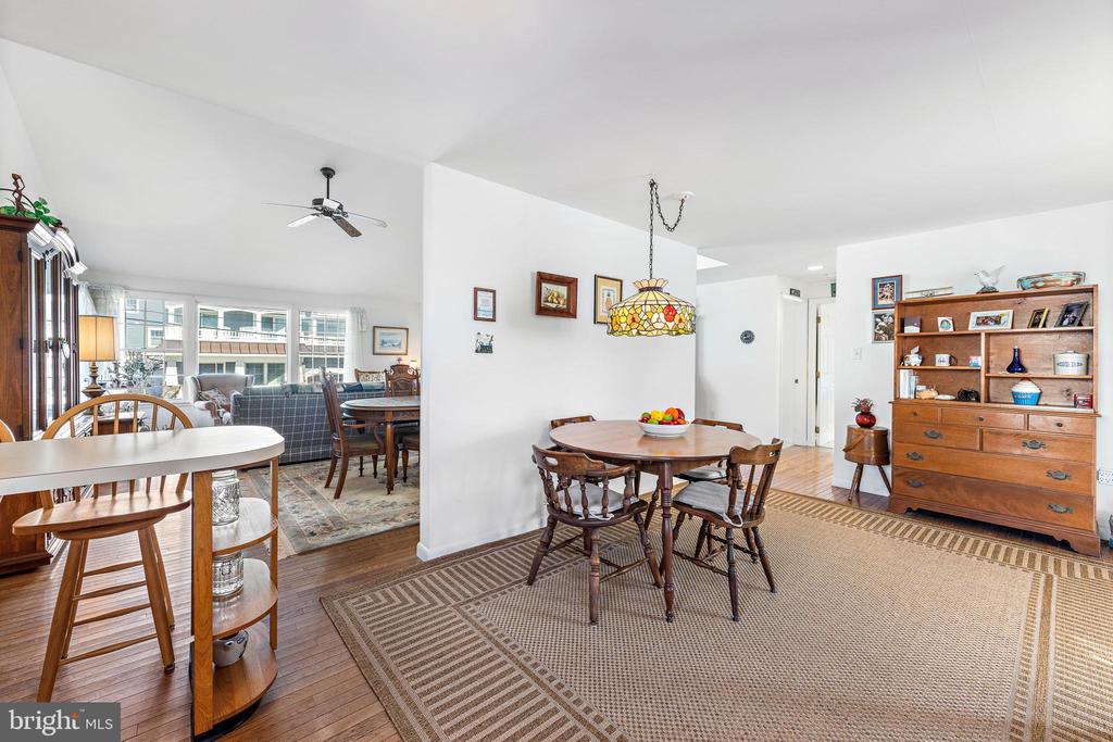 4 W JOSHUA AVENUE