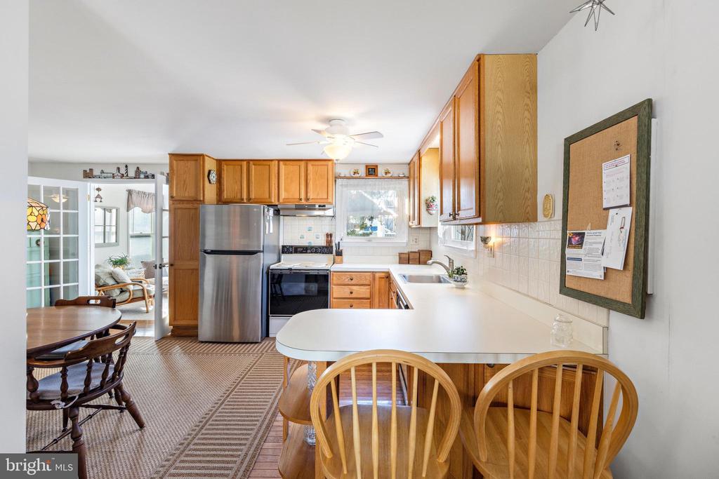 4 W JOSHUA AVENUE