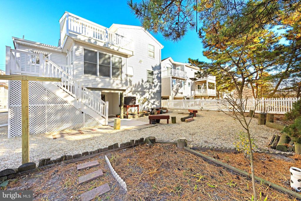 4 W JOSHUA AVENUE