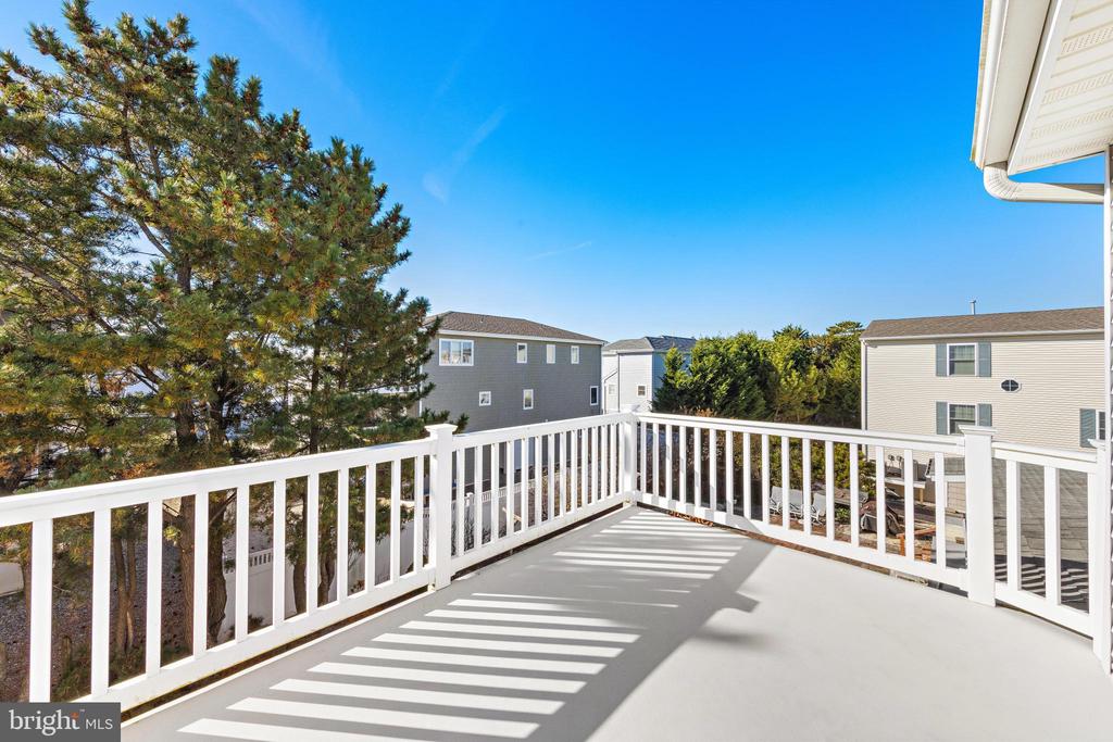 4 W JOSHUA AVENUE
