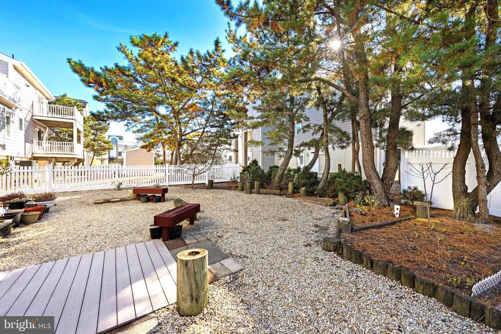 4 W JOSHUA AVENUE