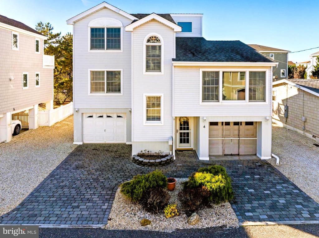 4 W JOSHUA AVENUE