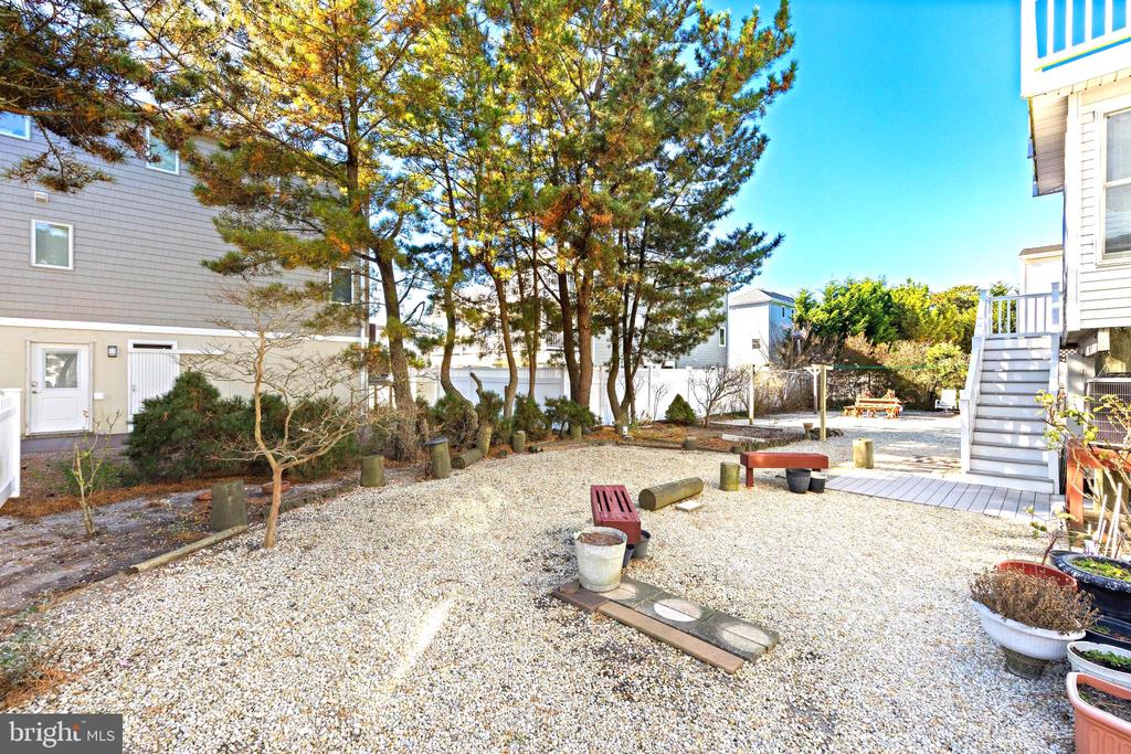 4 W JOSHUA AVENUE