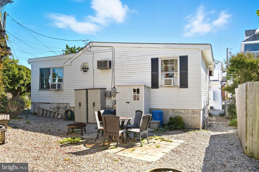 2 NORTHEAST DRIVE