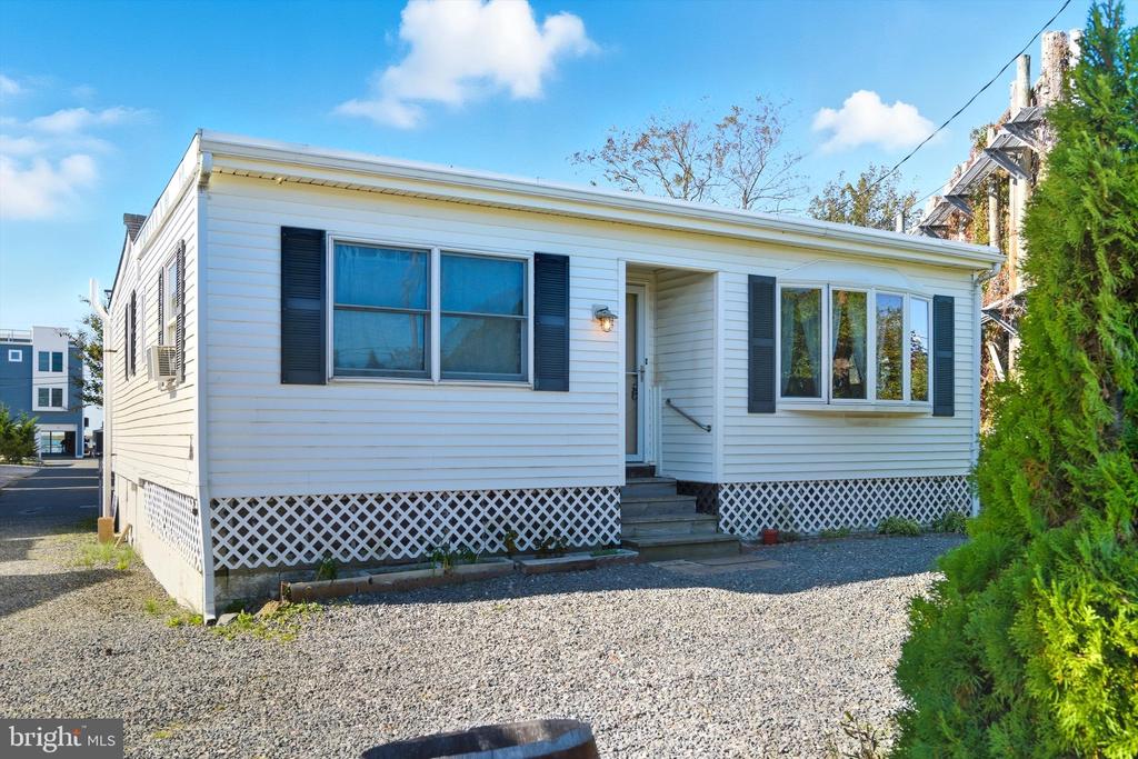 2 NORTHEAST DRIVE