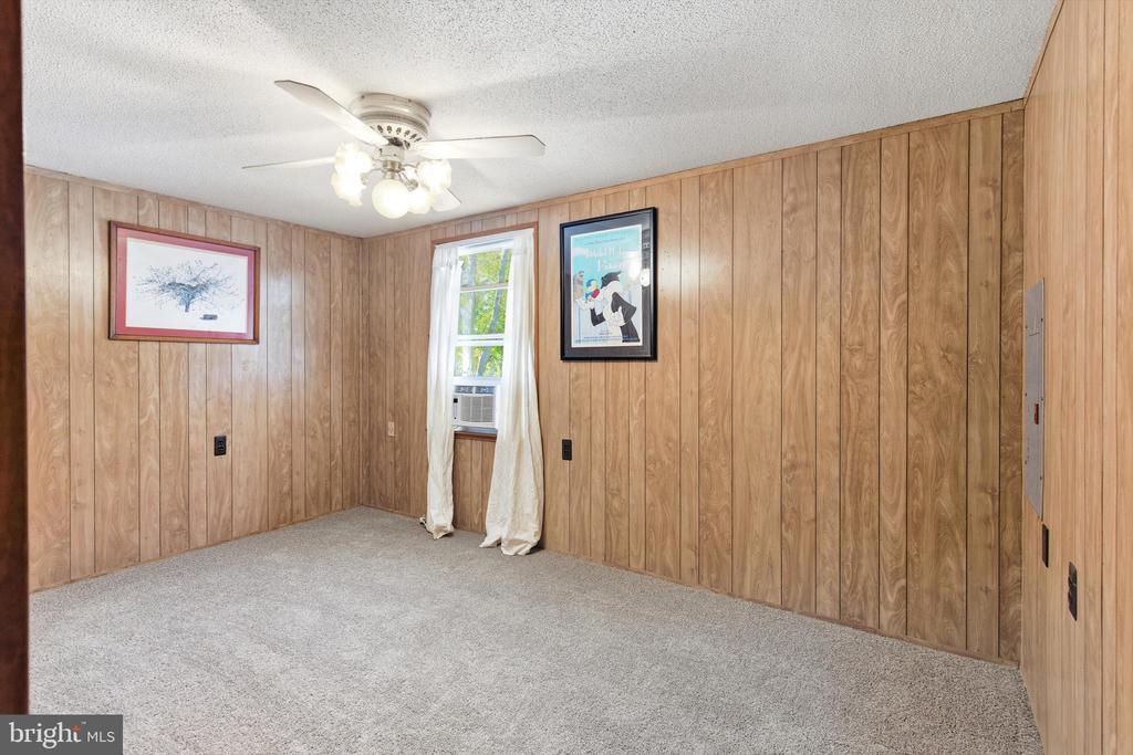 2 NORTHEAST DRIVE