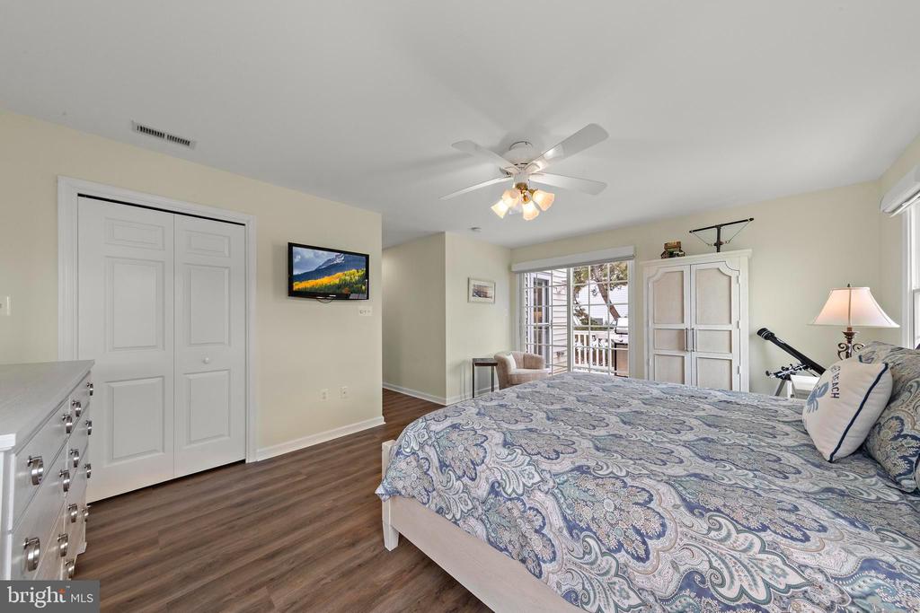 4 E GOLDSBOROUGH (63RD ST.)